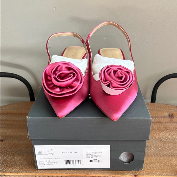 Ann Taylor Fuchsia Satin Slingback Heels size 8.5 NIB - Picture 1 of 4